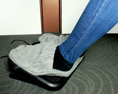 https://www.lkgoodwin.com/more_info/toasty_toes_ergonomic_heated_footrest/images/fleece_foot_cozy.jpg